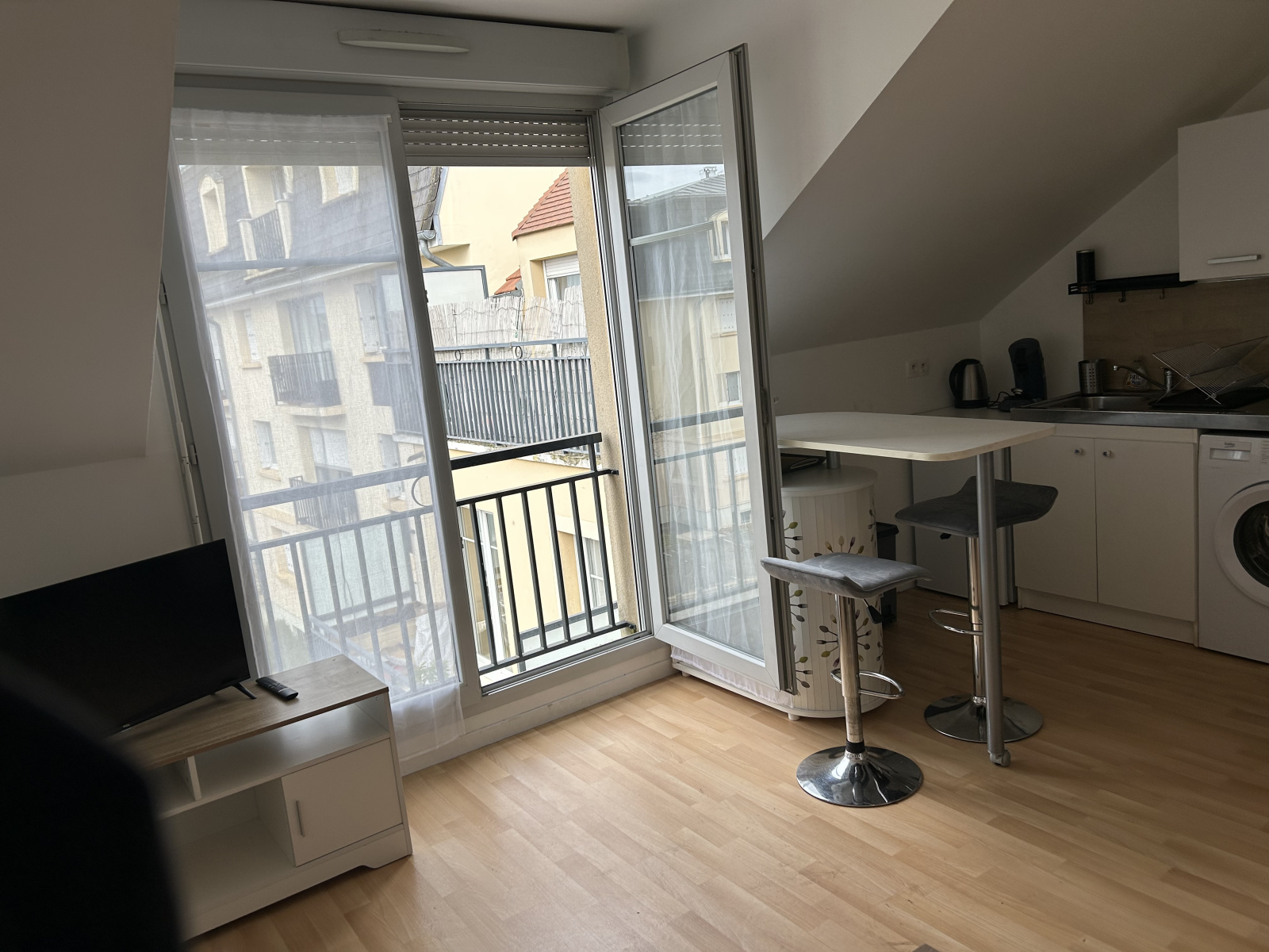 Image_3, Studio, Limay, ref :684