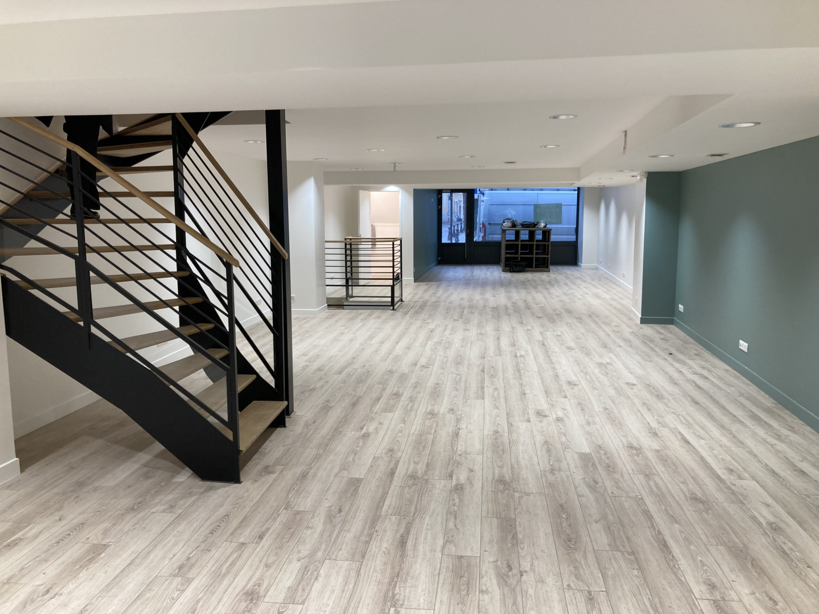 Image_1, Local d'activité, Mantes-la-Jolie, ref :658.