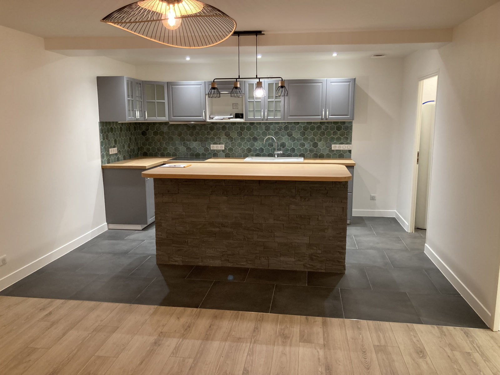 Image_11, Local d'activité, Mantes-la-Jolie, ref :658.